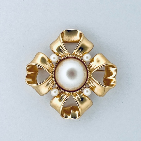 SOLD Givenchy Vintage Maltese cross style brooch with faux pearls - Picture 1 of 9